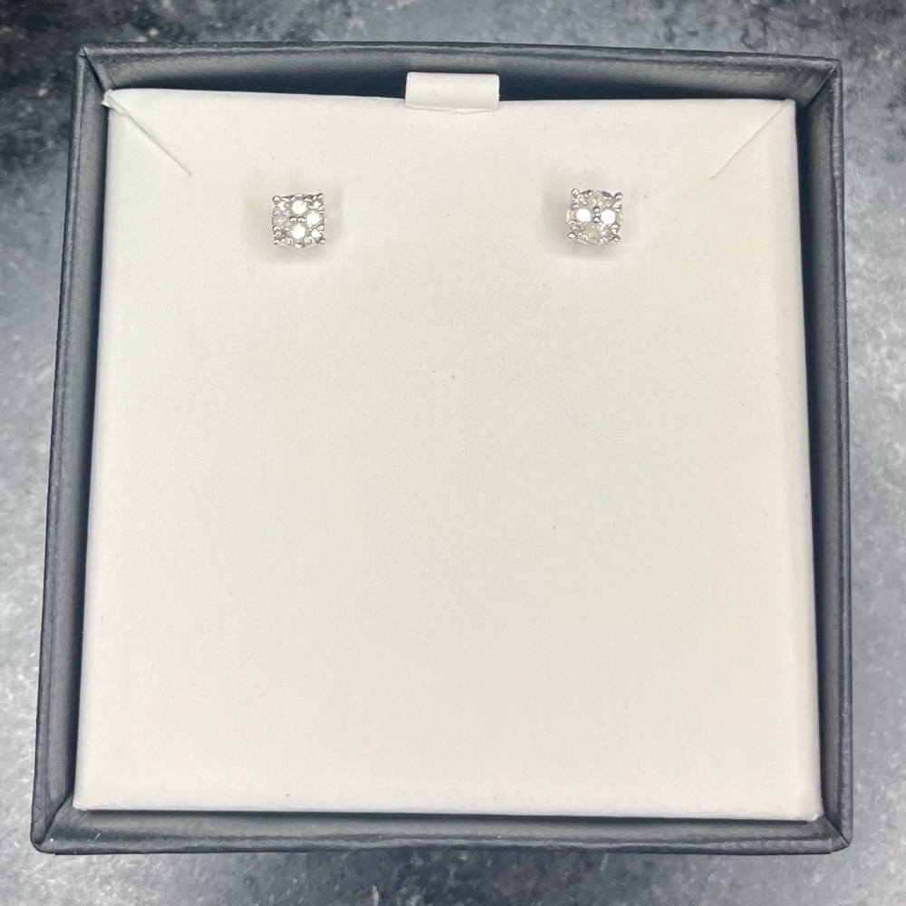 New in Box - 1/4 Cttw Diamond Round Grand Cluster Stud Earrings - Picture 3 of 7